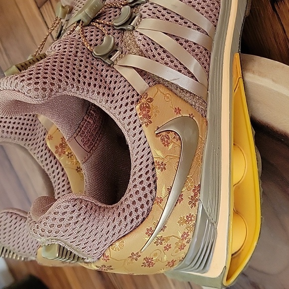 Womens Nike Shox Gravity 'Metallic Gold', Size 8.5 - Picture 4 of 9